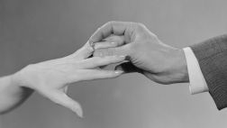 What's the Average Diamond Size for an Engagement Ring